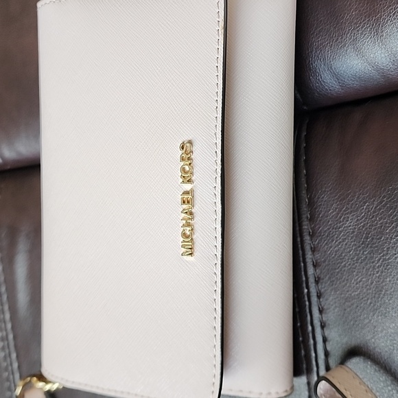 Michael Kors Jet set 3 in 1 crossbody purse - Picture 4 of 7